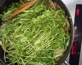 生だしで豆苗と豚ひき肉のナッツ炒め作り方4写真