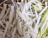 お弁当にも！大根の皮のきんぴら作り方1写真