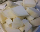 丸だいこんと鶏スペアリブの煮物。作り方2写真