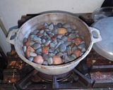 ダッジオーブンで焼き芋じゃがもおいしいよ作り方3写真