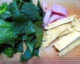 ■ベーコン・薄揚げ・ほうれん草の味噌汁■作り方1写真