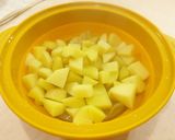子供が好きな カレー味の 鶏じゃがいも作り方1写真