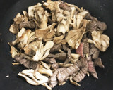 牛肉と舞茸のオイスターソース炒め作り方2写真