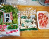 豆苗としめじと豚肉炒め作り方1写真