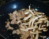 豆苗としめじと豚肉炒め作り方6写真