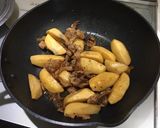 里芋と豚バラ肉の炒め煮作り方3写真