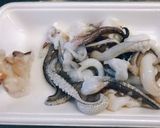簡単！イカゲソと玉ねぎのピリ辛甘酢かけ作り方1写真