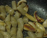 こんにゃくとウインナーのごま炒め作り方3写真