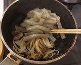 牛脂とコンニャクの炒め物作り方2写真