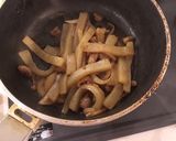 牛脂とコンニャクの炒め物作り方3写真