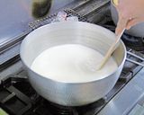 【酒肴 くろ本】うすい豆 豆腐作り方2写真