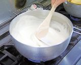 【酒肴 くろ本】うすい豆 豆腐作り方3写真