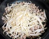 ひき肉ともやしのピリ辛炒め作り方2写真