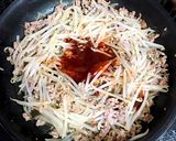 ひき肉ともやしのピリ辛炒め作り方3写真