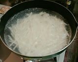 だしが効いてる肉やさいうどん♪作り方1写真