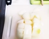 豚バラと玉ねぎ大根のこっくり味噌炒め煮作り方1写真