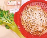 鶏皮ごぼう *☻* in セロリ。作り方1写真