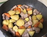 ★豚バラとじゃが芋の炒め煮★作り方3写真