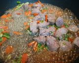 豚肩ロースと人参と大根葉の煮込み作り方2写真
