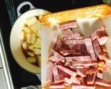 旨味たっぷり！大根とベーコンの煮物作り方1写真