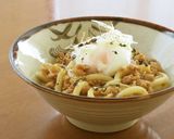 温泉卵とろ～り！鶏そぼろ入り 焼きうどん作り方5写真