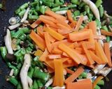 ヤマドリタケモドキと野菜等の旨い油炒め作り方6写真