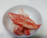 カニカマ、エノキ、ワカメのすまし汁作り方1写真