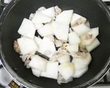味噌と豆乳でコク旨！かぶと豚ばら肉の煮物作り方2写真