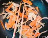 ごま薫☆スモークチキンでヘルシー野菜炒め作り方3写真