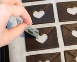 ガーナで工作♡可愛い黒ラブレタークッキー作り方7写真