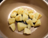 鮭とじゃがいもの味噌マヨ炒め作り方4写真