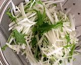 お宿の女将さん直伝！大根と水菜のサラダ作り方1写真