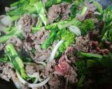 牛バラ肉と菜の花のオイスターソース炒め作り方6写真