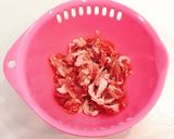 野菜たっぷり！豚こま肉と豆苗の炒めもの作り方1写真