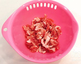 野菜たっぷり！豚こま肉と豆苗の炒めもの作り方1写真