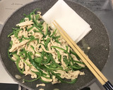簡単♡鶏とピーマンのおかか炒め♪作り方4写真