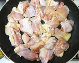 ぷりぷり鶏もも肉のキムチマヨチーズ焼き作り方3写真