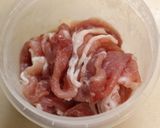 夕食弁当♪塩麹豚肉と蓮根のみそケチャ炒め作り方1写真