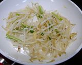 簡単！ニラ玉もやしのにんにく醤油炒め作り方3写真