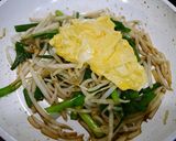 簡単！ニラ玉もやしのにんにく醤油炒め作り方5写真