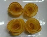 林檎で薔薇(三温糖がけ)レンジでチン！作り方9写真