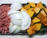 新玉ねぎとかぼちゃのそぼろ煮作り方1写真