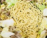 野菜たっぷり●豚肉&チーズかけの焼きそば作り方3写真