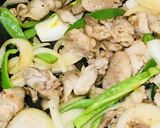 野菜たっぷり●豚肉&チーズかけの焼きそば作り方2写真