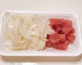 放置で家バル♪まぐろと玉ねぎのアヒージョ作り方1写真