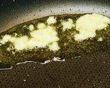 豚こまぎれ肉とホウレン草のガーリック炒め作り方1写真