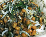 胡麻たっぷりしらすと粒マス納豆作り方1写真