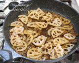 蓮根と挽き肉の甘辛炒め。作り方4写真