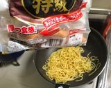 ウインナー切らないの？！焼きそば作り方6写真