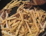 弁当のおかず☆芋とひき肉の炒め物作り方3写真